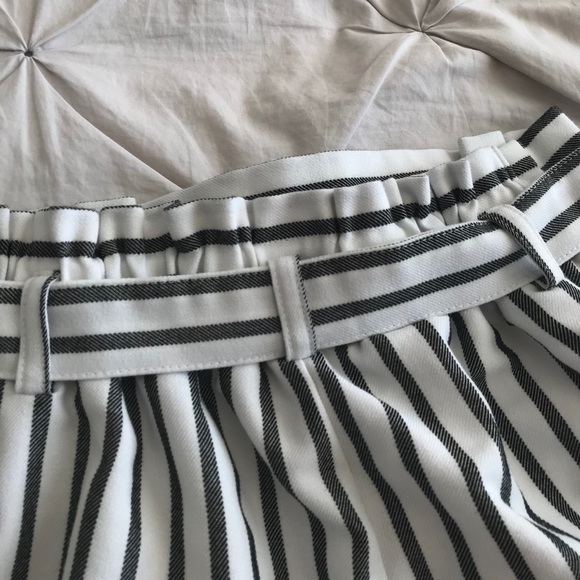 Forever 21 High Waisted Shorts - Picture 4 of 4